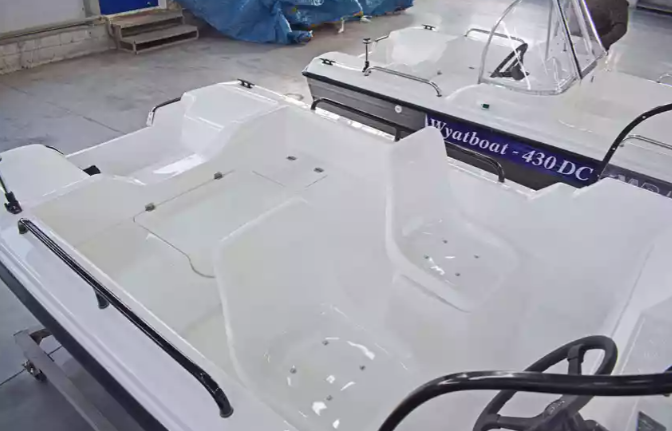 Комбинированный катер Wyatboat-430 M в Нижнем Новгороде