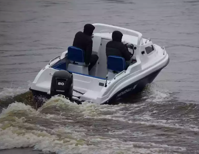 Комбинированный катер Neman-500 с каютой в Нижнем Новгороде