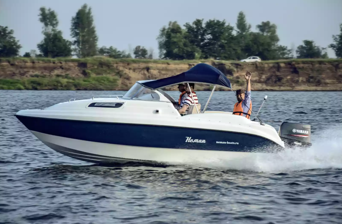 Стеклопластиковый катер Neman-550 с каютой в Нижнем Новгороде