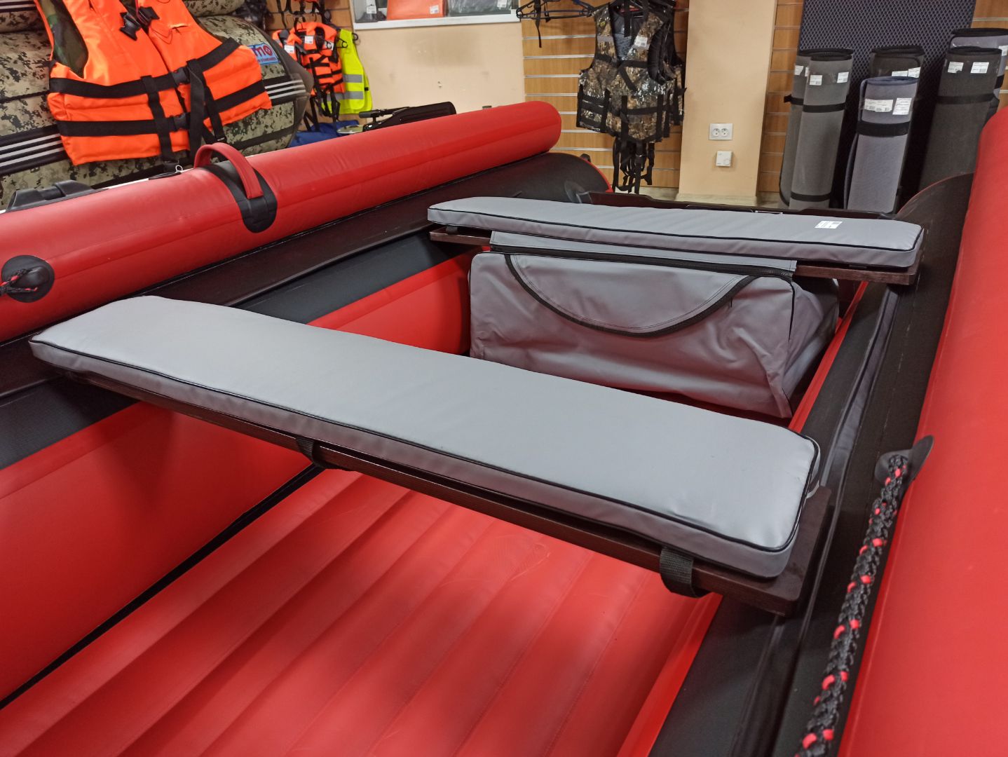 КОМПЛЕКТ МЯГКИХ НАКЛАДОК С СУМКОЙ ДЛЯ ЛОДОК 90Х20 СЕРЫЙ в Нижнем Новгороде