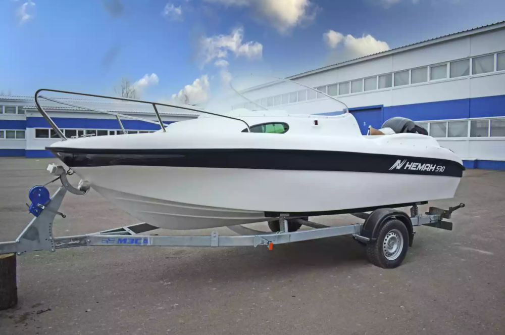 Стеклопластиковый катер Neman-530 с каютой в Нижнем Новгороде