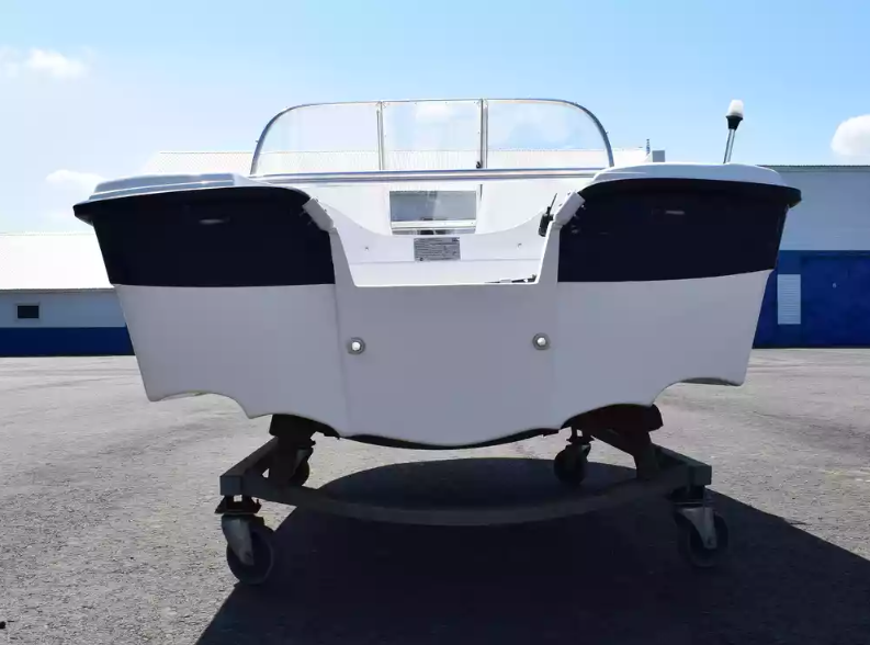 Стеклопластиковый катер Wyatboat-430 DC (тримаран) в Нижнем Новгороде