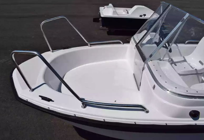 Стеклопластиковый катер Wyatboat-430 DC (тримаран) в Нижнем Новгороде