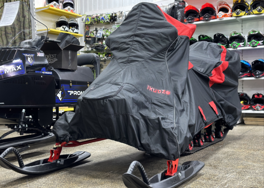 Чехол транспорт. снегохода IKUDZO HUNTER черно-красный Оксфорд ПРЕМИУМ качества с лого IKUDZO в Нижнем Новгороде