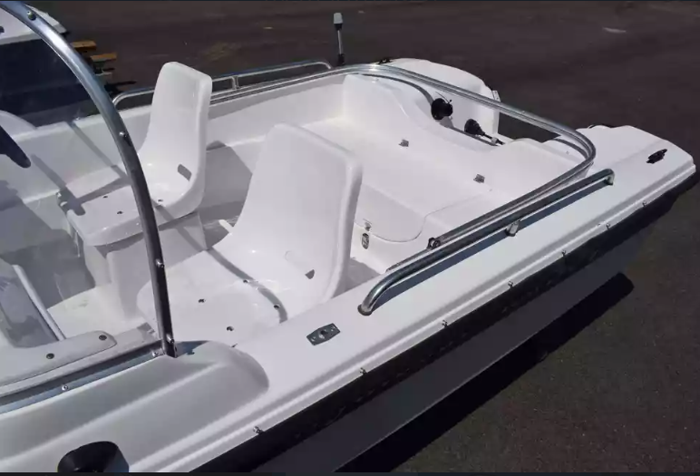 Стеклопластиковый катер Wyatboat-430 DC (тримаран) в Нижнем Новгороде