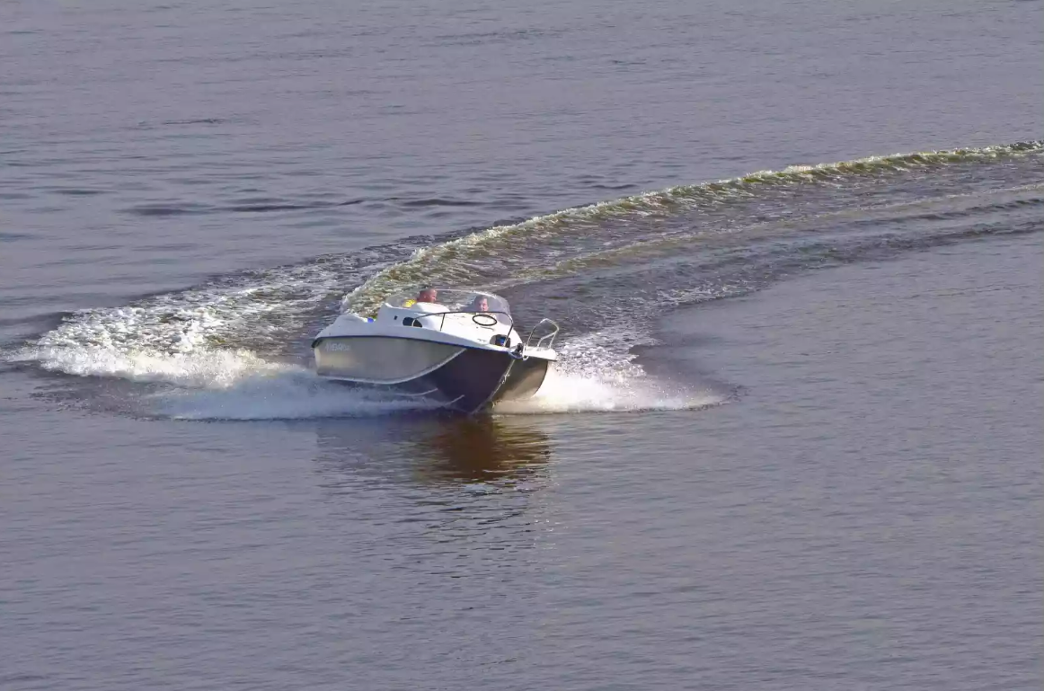 Комбинированный катер Neman-530 с каютой в Нижнем Новгороде