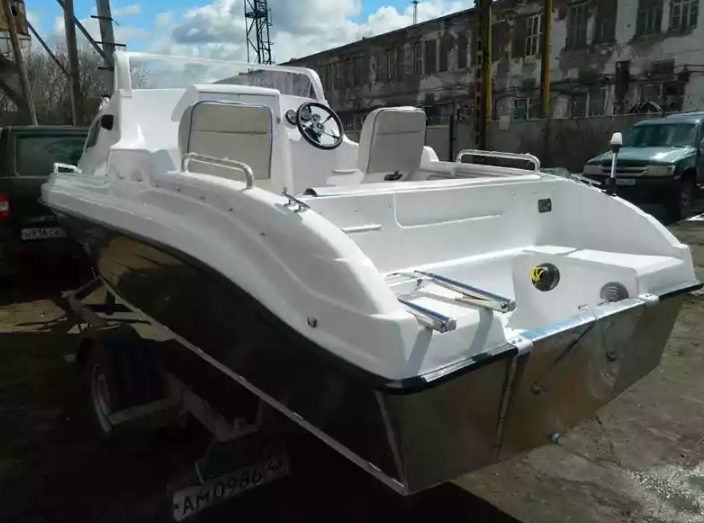 Комбинированный катер Neman-500 с каютой в Нижнем Новгороде