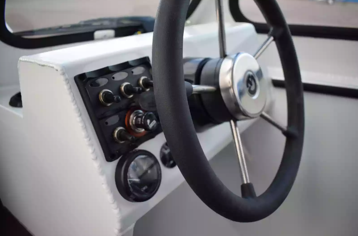 Алюминиевый катер Неман-500 (закрытая рубка) в Нижнем Новгороде