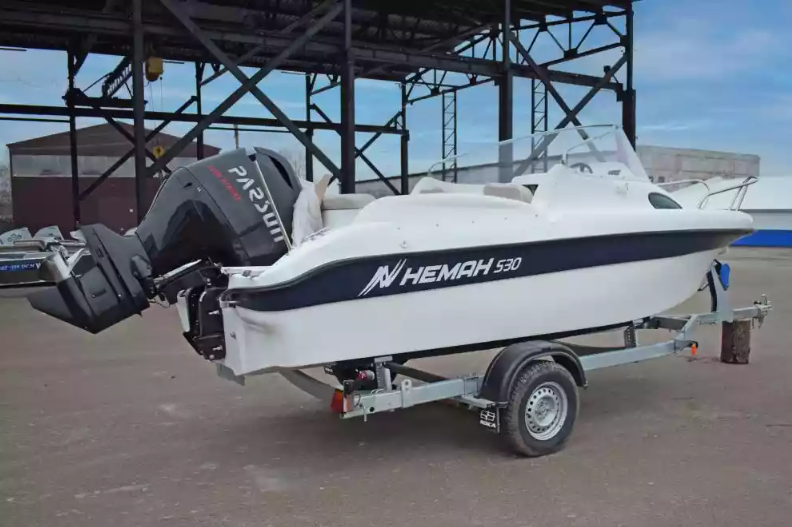 Стеклопластиковый катер Neman-530 с каютой в Нижнем Новгороде
