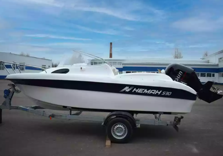 Стеклопластиковый катер Neman-530 с каютой в Нижнем Новгороде