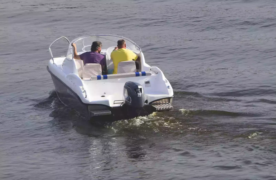 Комбинированный катер Neman-530 с каютой в Нижнем Новгороде