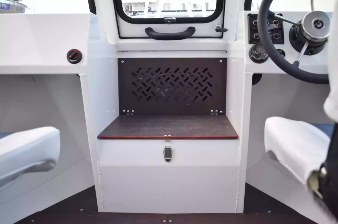 Алюминиевый катер Неман-500 (закрытая рубка) в Нижнем Новгороде