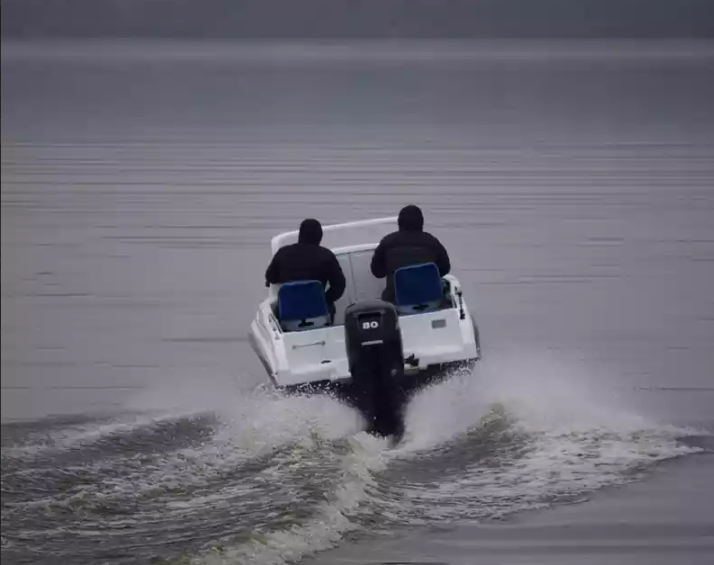 Комбинированный катер Neman-500 с каютой в Нижнем Новгороде